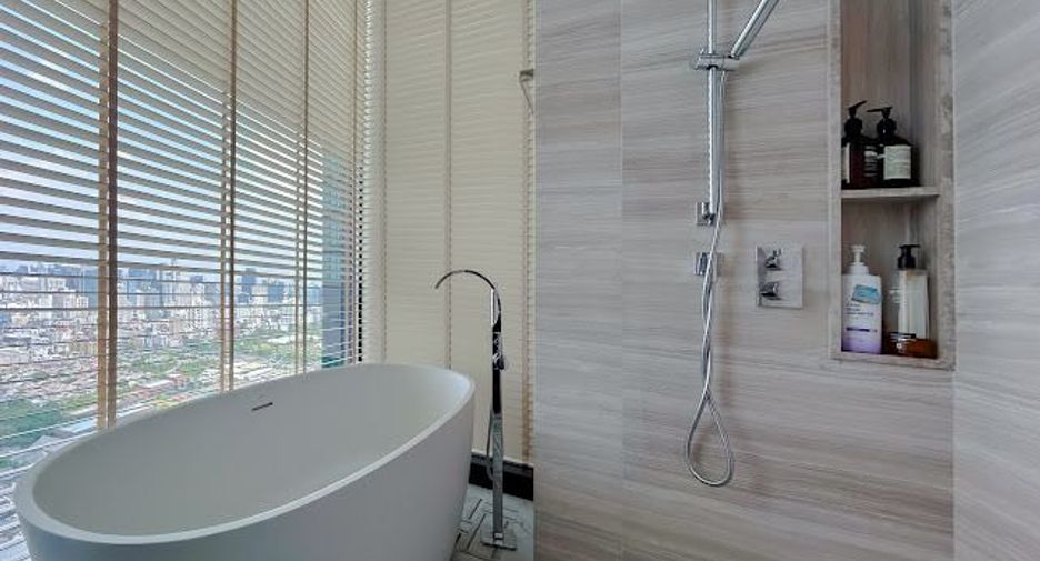 For rent 3 bedrooms condo in Sathon, Bangkok
