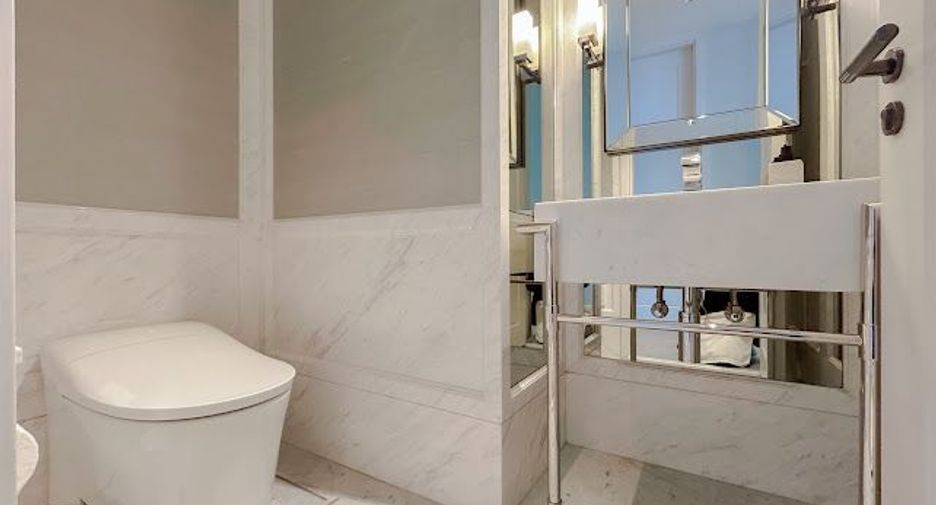 For rent 3 bedrooms condo in Sathon, Bangkok