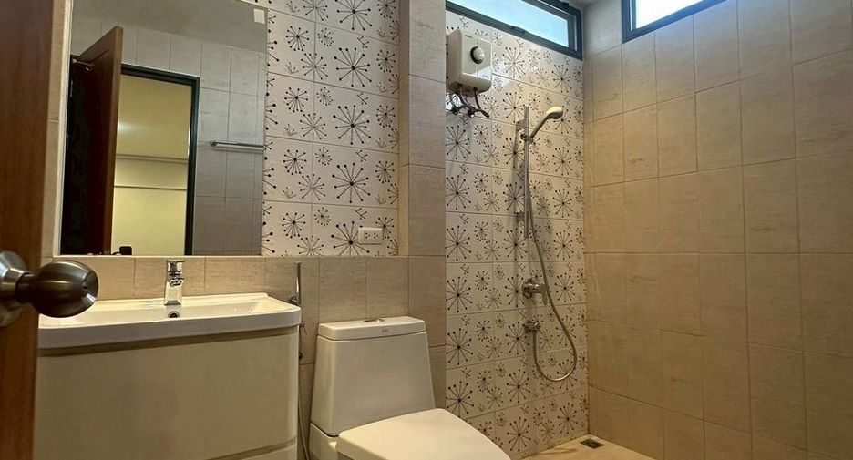Haus zur Miete mit 3 Zimmer in Watthana, Bangkok