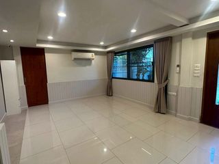 Casa en alquiler de 3 habitaciones en Watthana, Bangkok