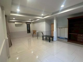 Casa en alquiler de 3 habitaciones en Watthana, Bangkok