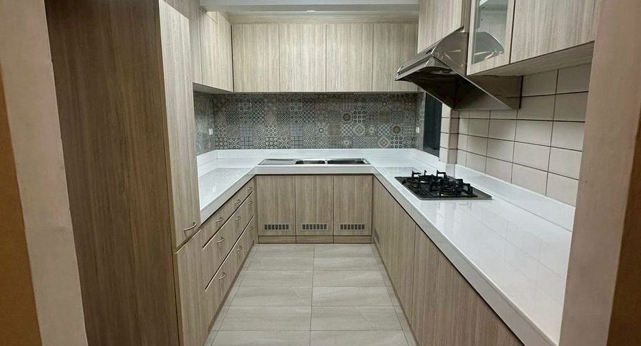 Haus zur Miete mit 3 Zimmer in Watthana, Bangkok