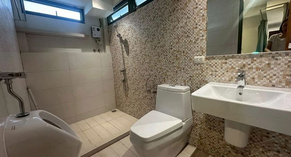 Haus zur Miete mit 3 Zimmer in Watthana, Bangkok