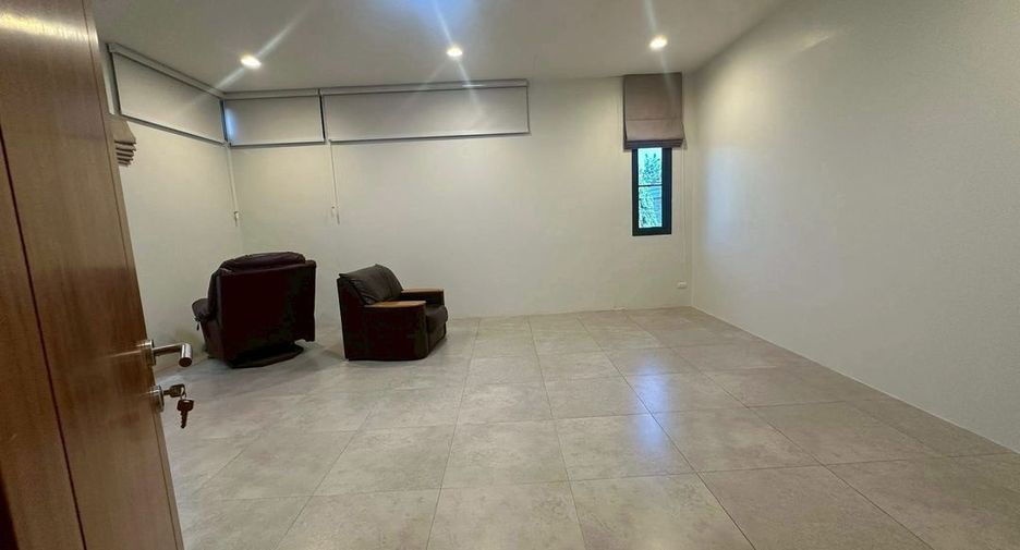 Haus zur Miete mit 3 Zimmer in Watthana, Bangkok