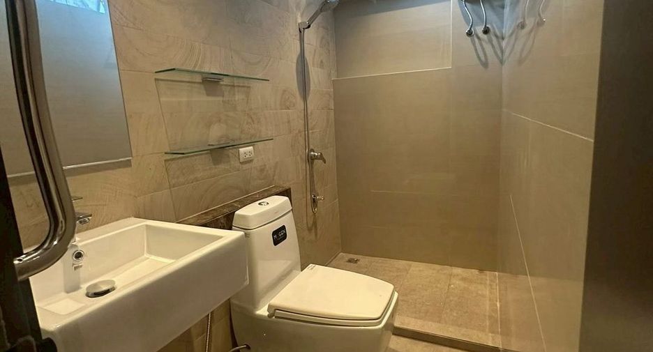 Haus zur Miete mit 3 Zimmer in Watthana, Bangkok