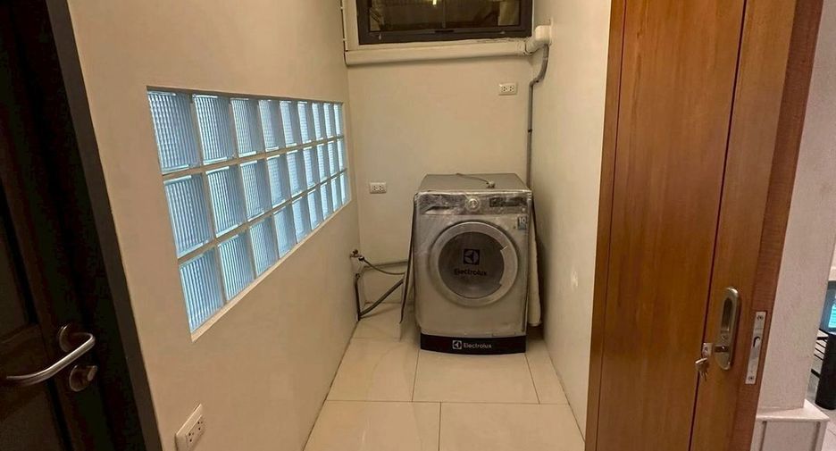 Haus zur Miete mit 3 Zimmer in Watthana, Bangkok