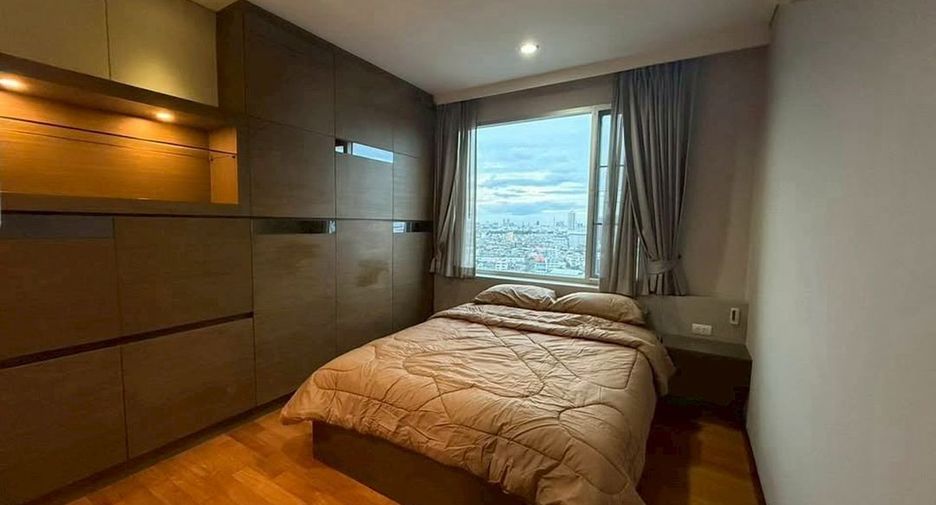 For rent 2 bedrooms condo in Khlong San, Bangkok