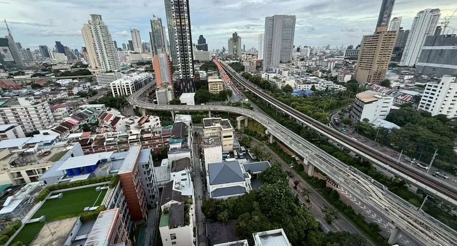 For rent 2 bedrooms condo in Khlong San, Bangkok