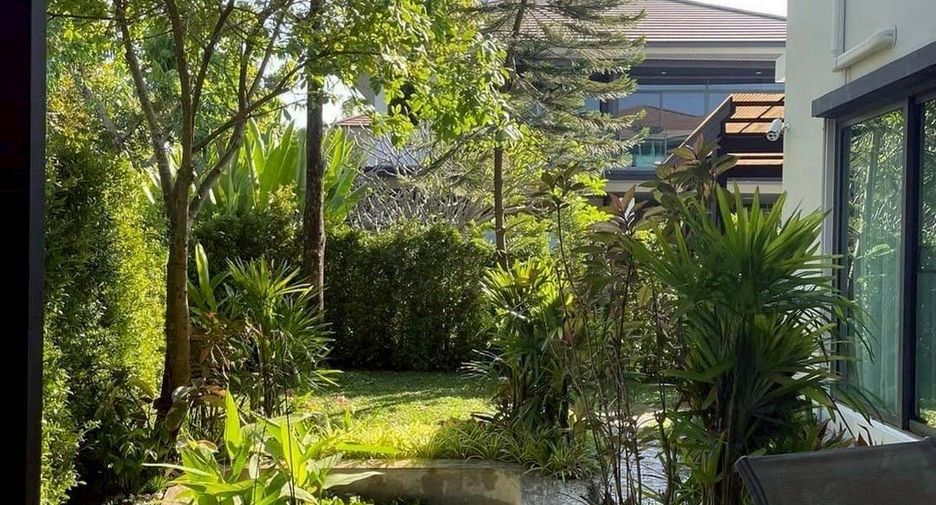 For rent 4 bedrooms house in Bang Kapi, Bangkok