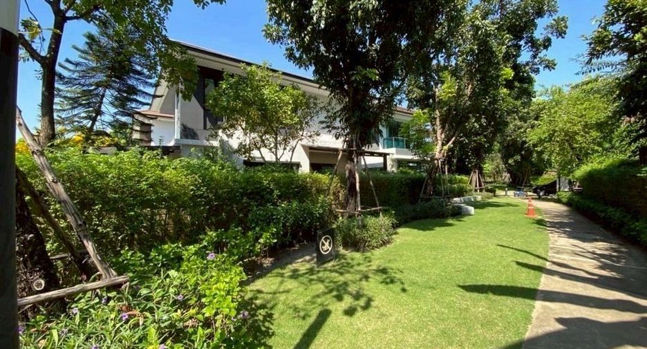 For rent 4 bedrooms house in Bang Kapi, Bangkok