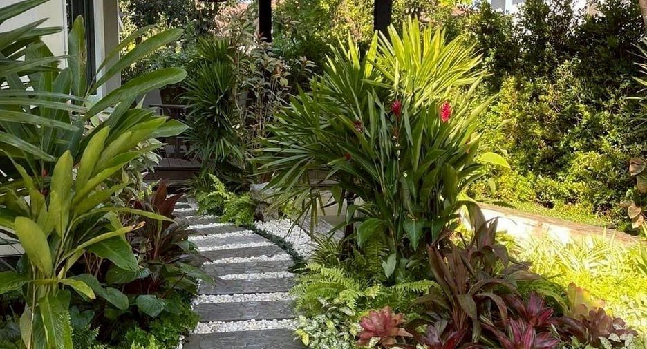 For rent 4 bedrooms house in Bang Kapi, Bangkok