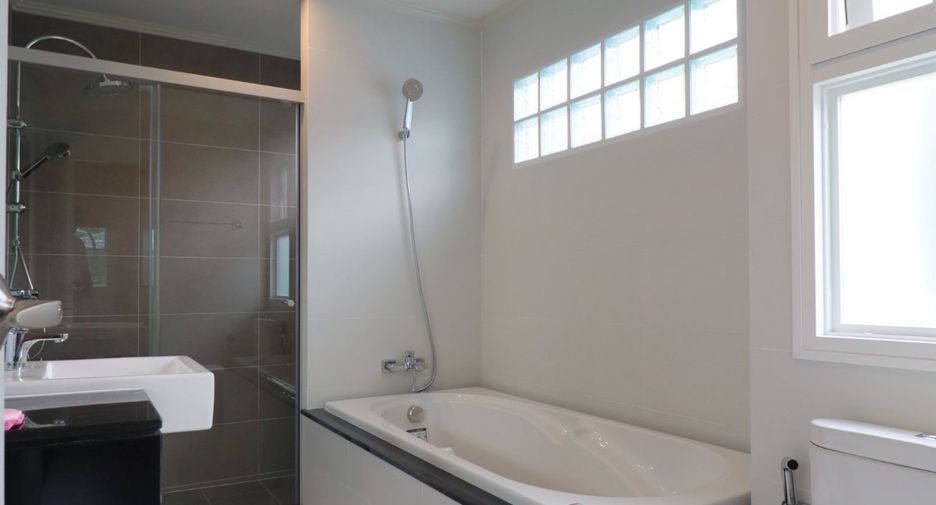 For rent 4 bedrooms house in Hang Dong, Chiang Mai