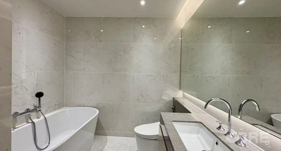 For rent 3 bedrooms condo in Pathum Wan, Bangkok