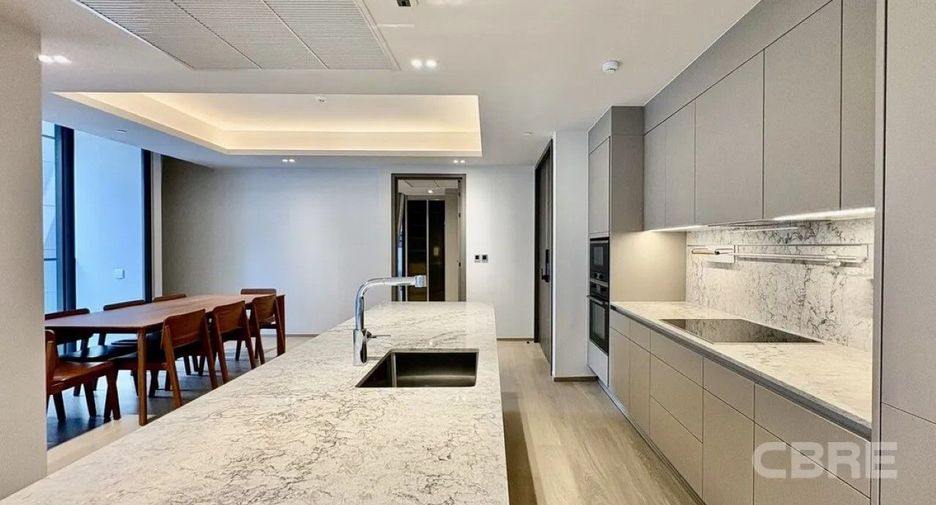 For rent 3 bedrooms condo in Pathum Wan, Bangkok