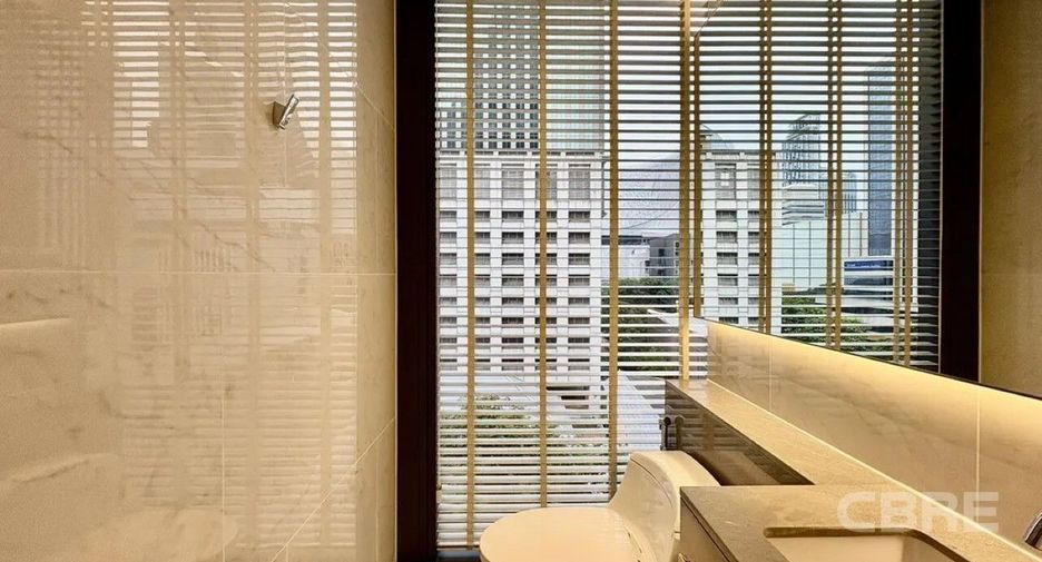For rent 3 bedrooms condo in Pathum Wan, Bangkok