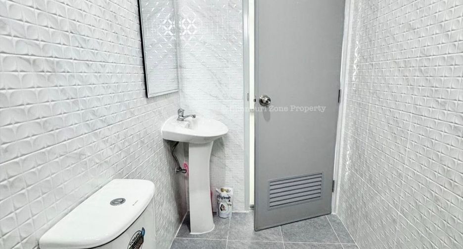 Haus zum Kauf mit 3 Zimmer in Si Racha, Chonburi