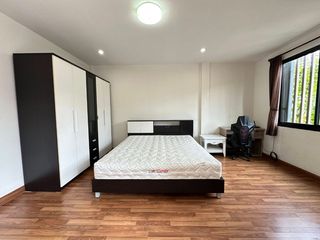 Casa adosada en alquiler de 3 habitaciones en Si Racha, Chonburi