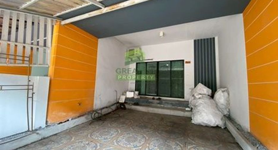 Casa adosada en venta de 3 habitaciones en Phra Samut Chedi, Samut Prakan