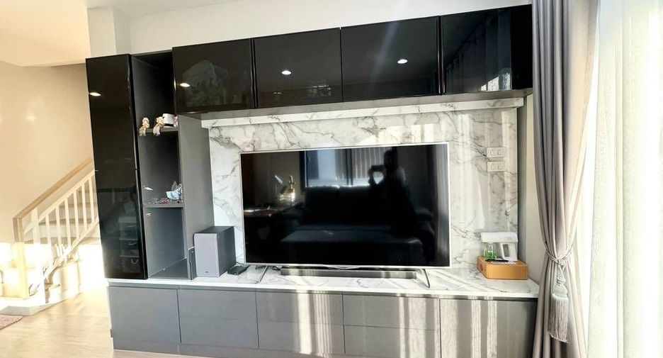 For rent and for sale 4 bedrooms house in Si Racha, Chonburi