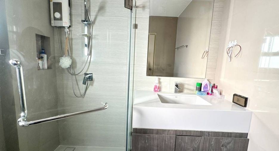 For rent and for sale 4 bedrooms house in Si Racha, Chonburi