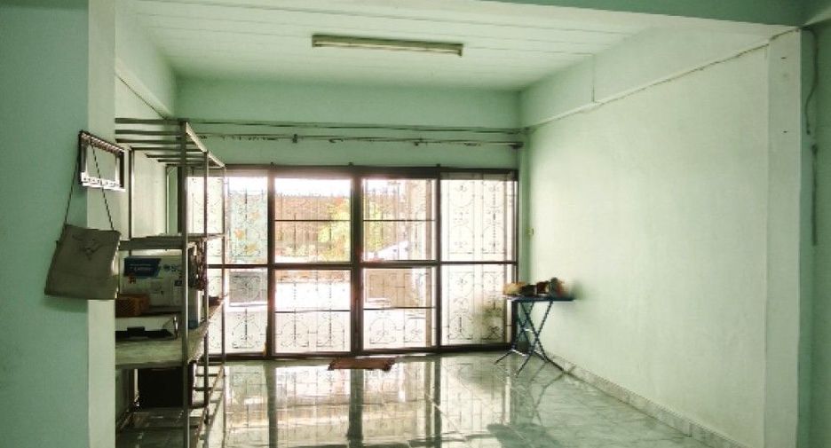 For sale 2 bedrooms townhouse in Ban Bueng, Chonburi