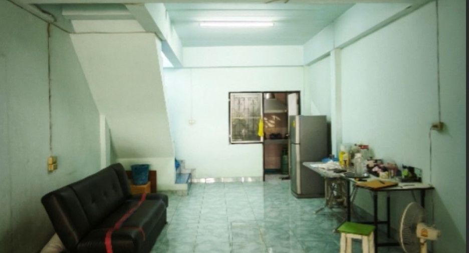 For sale 2 bedrooms townhouse in Ban Bueng, Chonburi