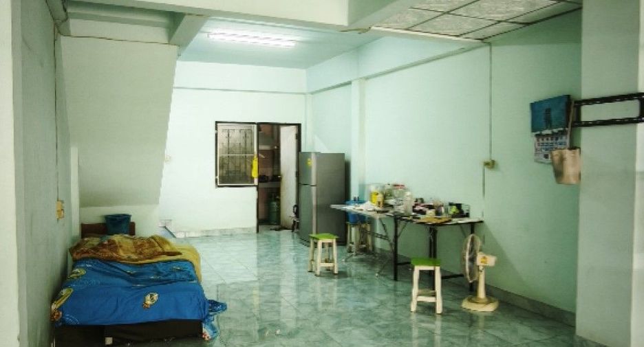 For sale 2 bedrooms townhouse in Ban Bueng, Chonburi