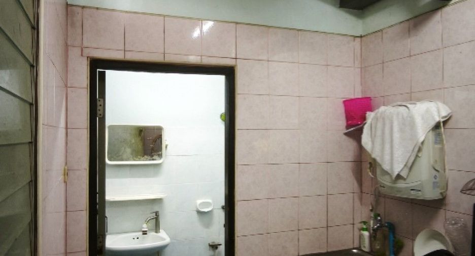 For sale 2 bedrooms townhouse in Ban Bueng, Chonburi