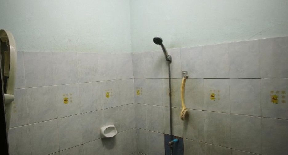 For sale 2 bedrooms townhouse in Ban Bueng, Chonburi