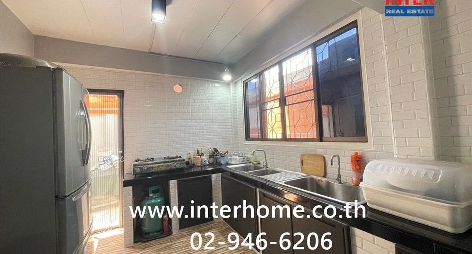 For sale 3 bedrooms house in Don Mueang, Bangkok