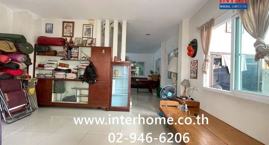 Casa adosada en venta de 3 habitaciones en Thung Khru, Bangkok