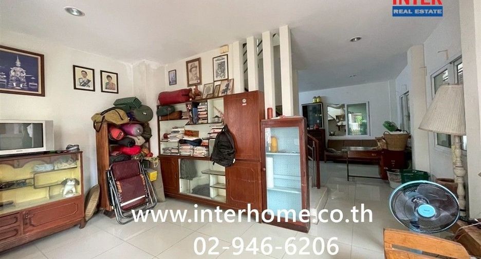 Casa adosada en venta de 3 habitaciones en Thung Khru, Bangkok