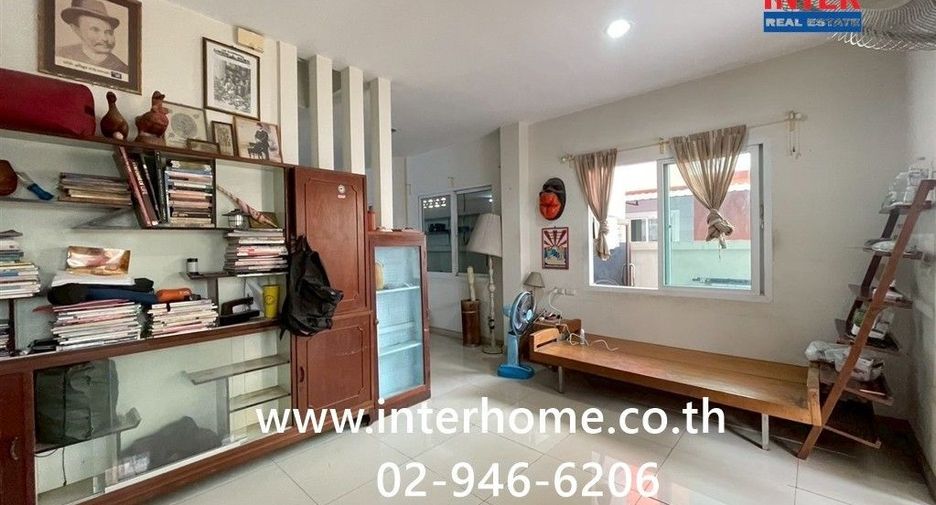 Casa adosada en venta de 3 habitaciones en Thung Khru, Bangkok