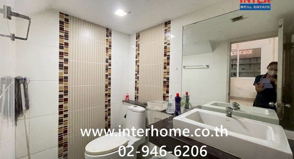 Casa adosada en venta de 3 habitaciones en Thung Khru, Bangkok