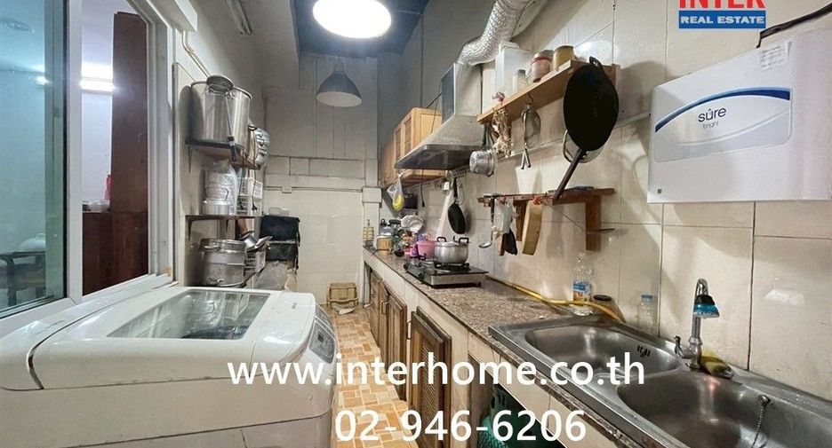 Casa adosada en venta de 3 habitaciones en Thung Khru, Bangkok