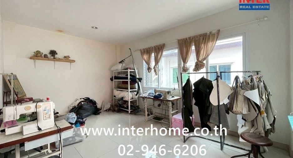 Casa adosada en venta de 3 habitaciones en Thung Khru, Bangkok
