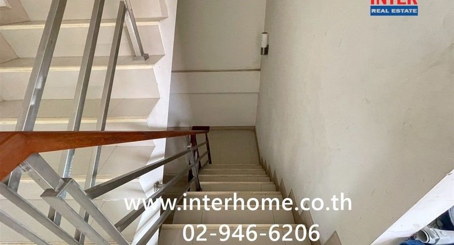 Casa adosada en venta de 3 habitaciones en Thung Khru, Bangkok