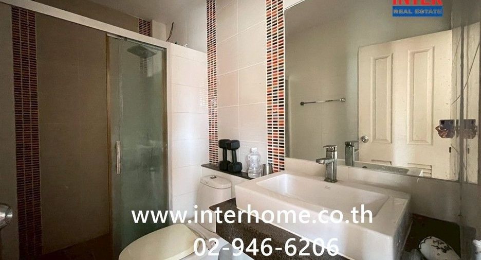Casa adosada en venta de 3 habitaciones en Thung Khru, Bangkok