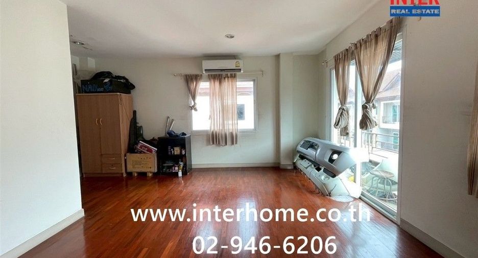 Casa adosada en venta de 3 habitaciones en Thung Khru, Bangkok