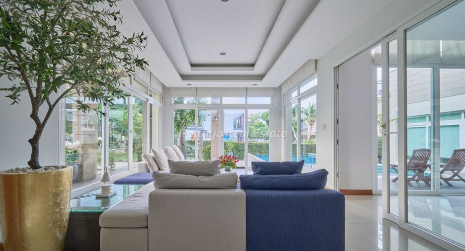 For sale 4 bedrooms house in Sattahip, Chonburi