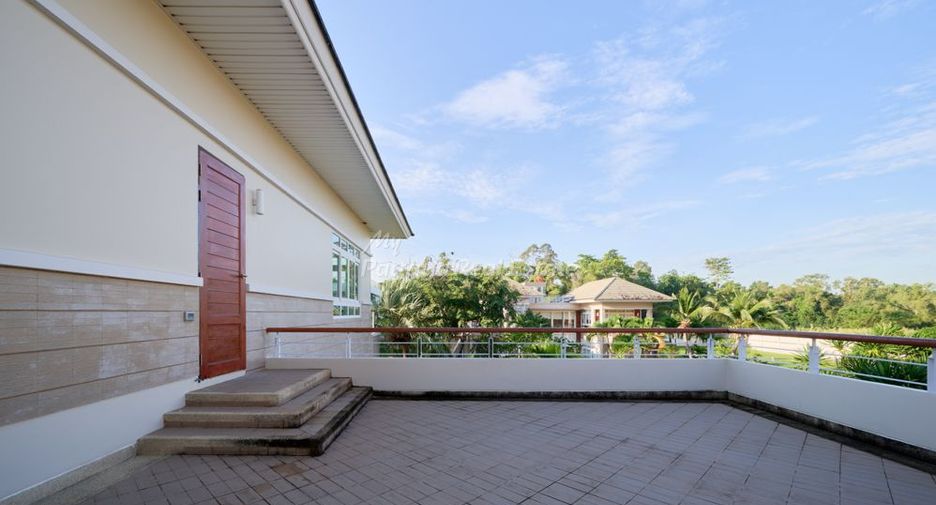 For sale 4 bedrooms house in Sattahip, Chonburi