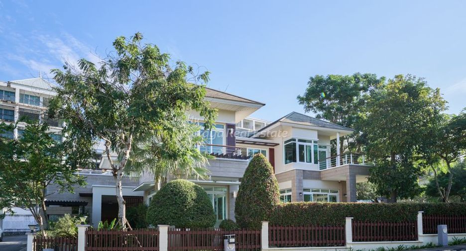 For sale 4 bedrooms house in Sattahip, Chonburi