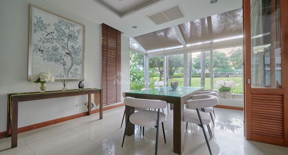 For sale 4 bedrooms house in Sattahip, Chonburi