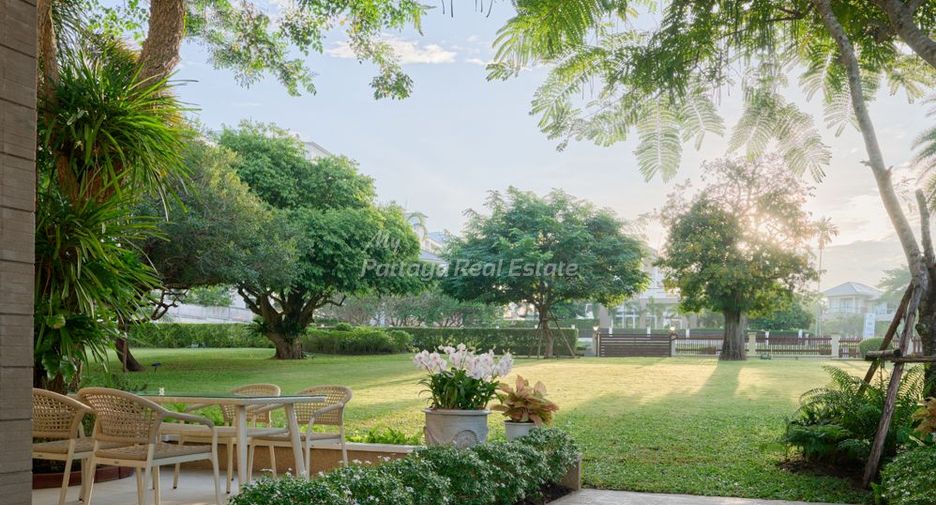 For sale 4 bedrooms house in Sattahip, Chonburi