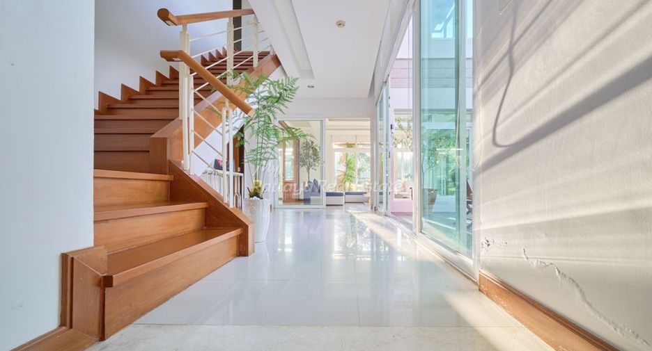 For sale 4 bedrooms house in Sattahip, Chonburi