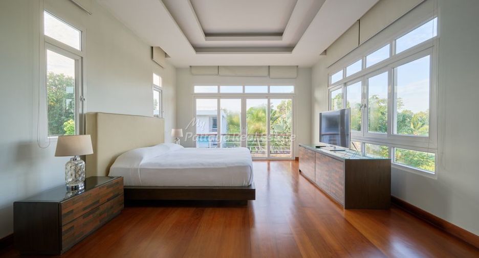 For sale 4 bedrooms house in Sattahip, Chonburi