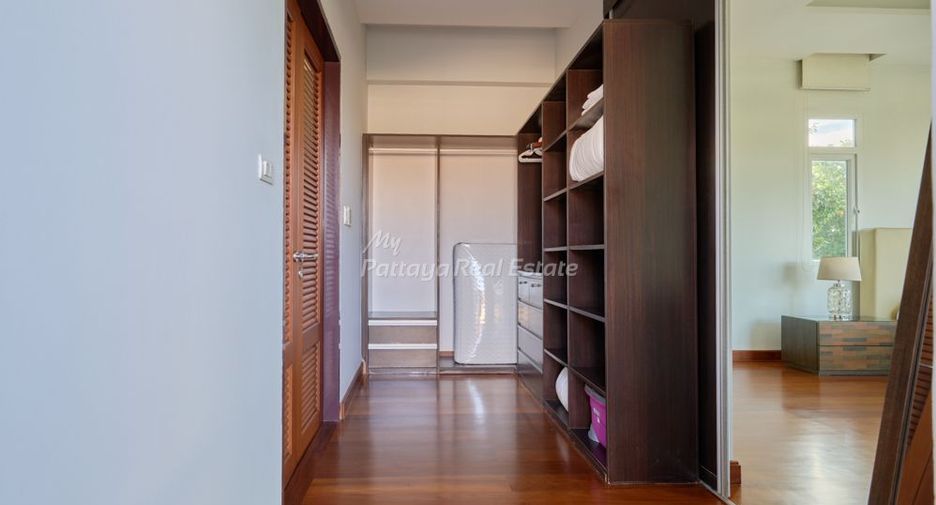 For sale 4 bedrooms house in Sattahip, Chonburi