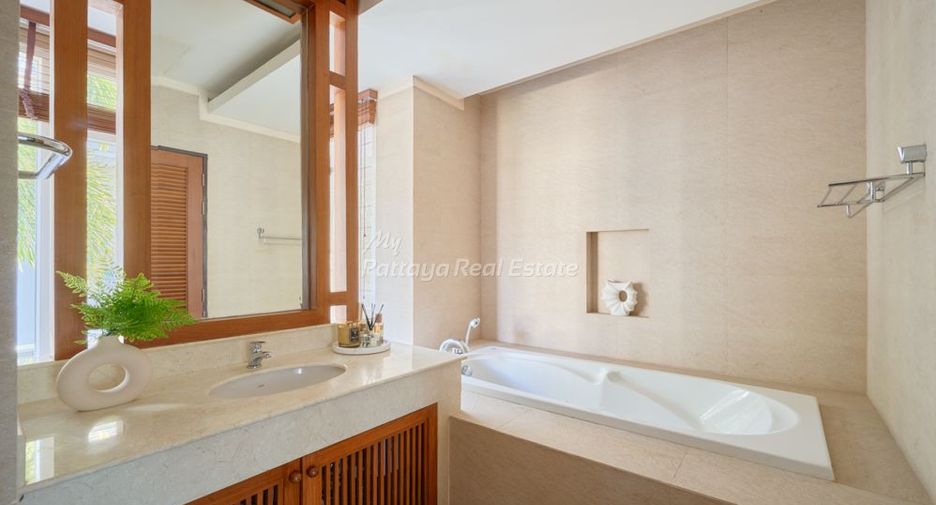 For sale 4 bedrooms house in Sattahip, Chonburi