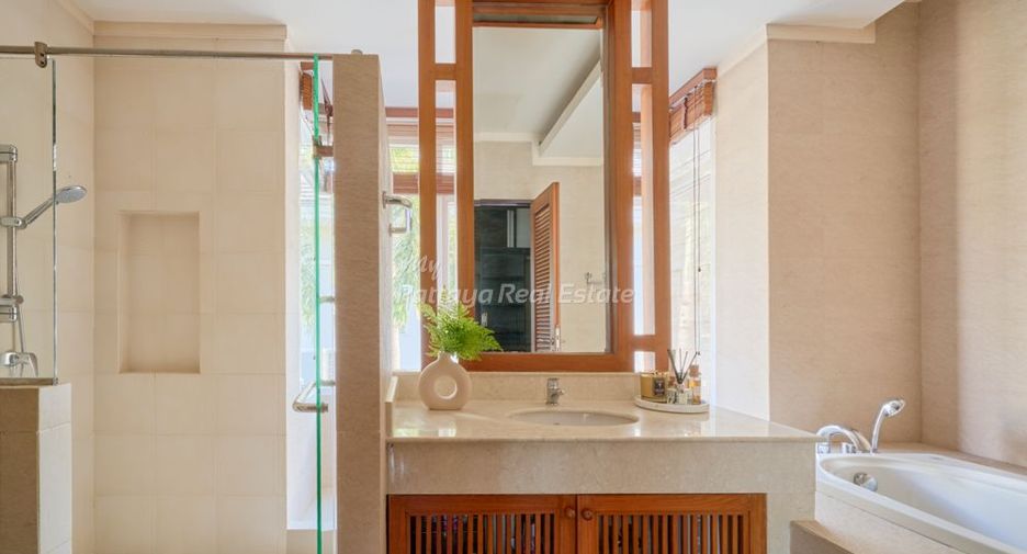 For sale 4 bedrooms house in Sattahip, Chonburi
