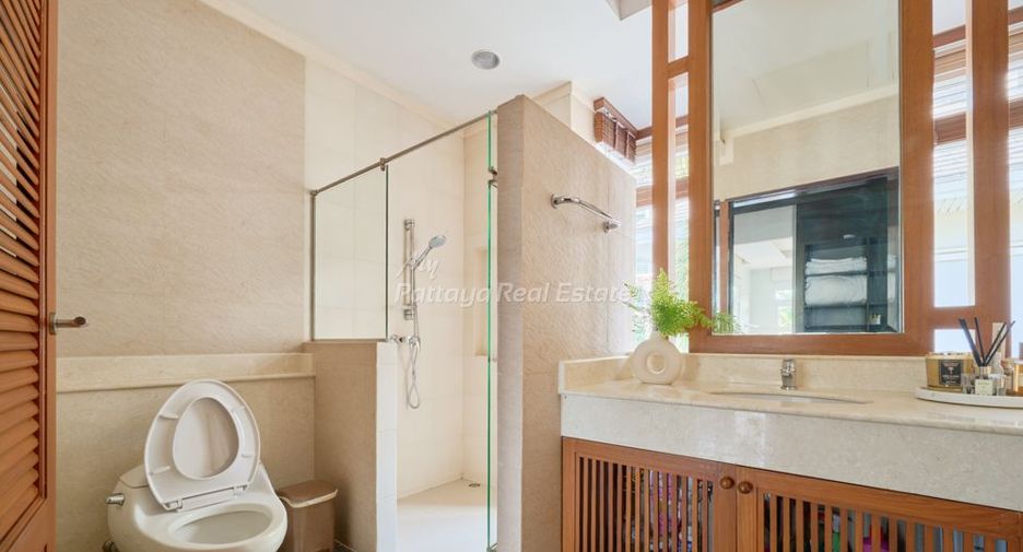For sale 4 bedrooms house in Sattahip, Chonburi